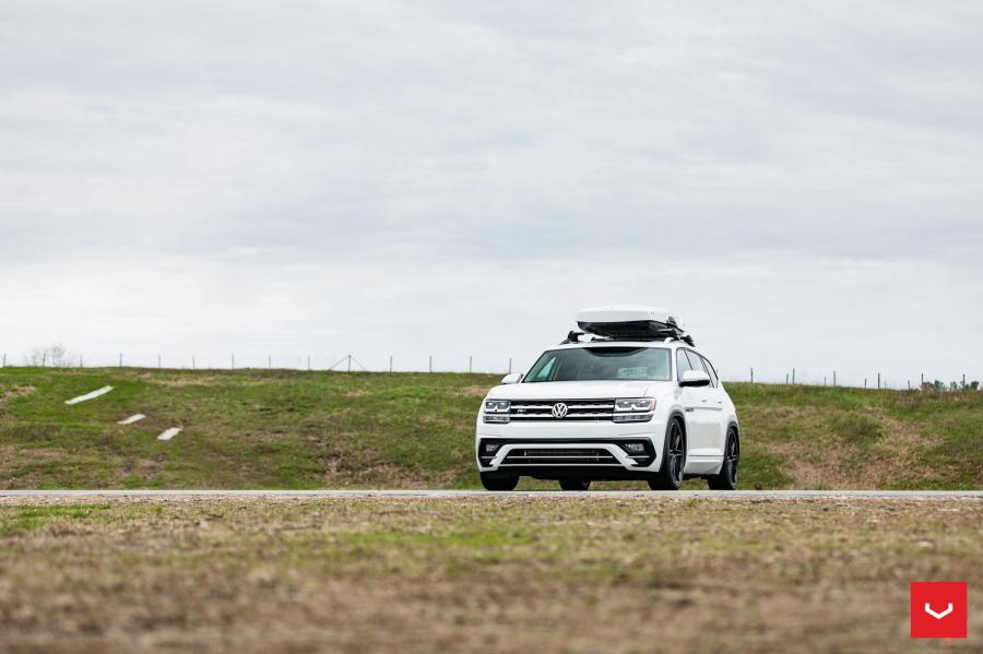  Volkswagen Atlas R-Line on Vossen Wheels (CV10) 2019 года  (фото 21 из 53)